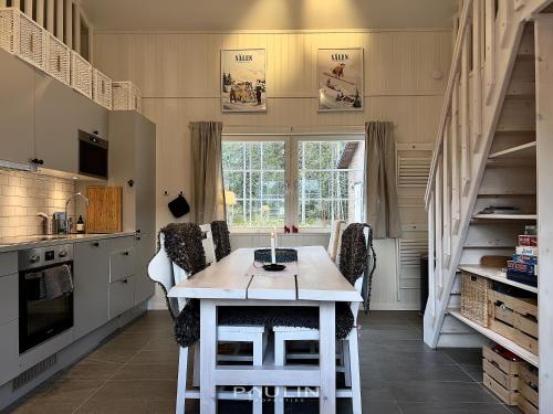 Lindvallen Ski Resort - Sauna - 4 Guests - Pet Friendly in Salen