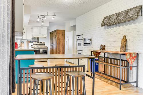 6 Mi to Downtown Vancouver: Peaceful Home w/ Deck in Hazel Dell North (WA)