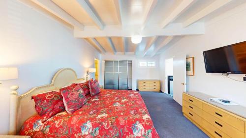 Deluxe Suite with Sea View