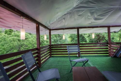 balcon/terasă, Casa Zen Bruznic in Labașinț