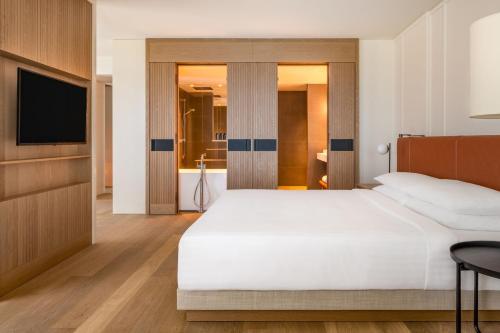 Executive King Suite - Club Lounge Access