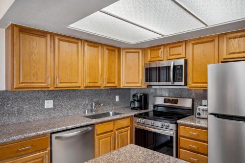 ห้องครัว, เมาวี สกูนเนอร์ รีสอร์ต (Maui Schooner Resort) in คีเฮ