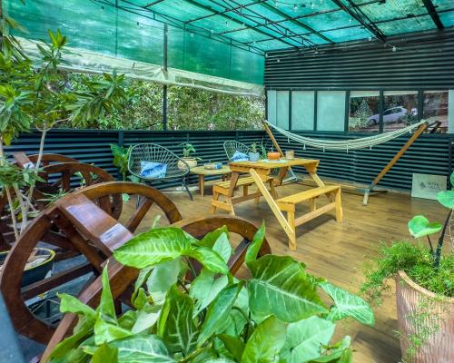 บริการและสิ่งอำนวยความสะดวก, Petra Lago in ซาน แบร์นาร์ดิโน