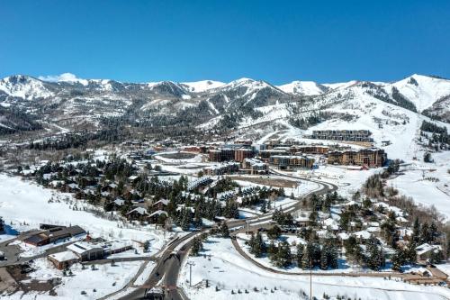 151 Modern Magic at Park City Base by SkyRun Park City - image 5