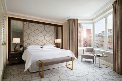Executive Suite, Club lounge access, 1 King, City view