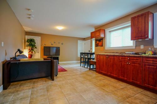 Vancouver Yuelai Guesthouse in โคควิตแลม (BC)