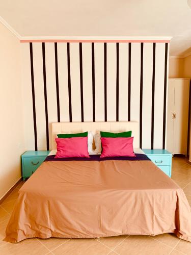 4 twin beds