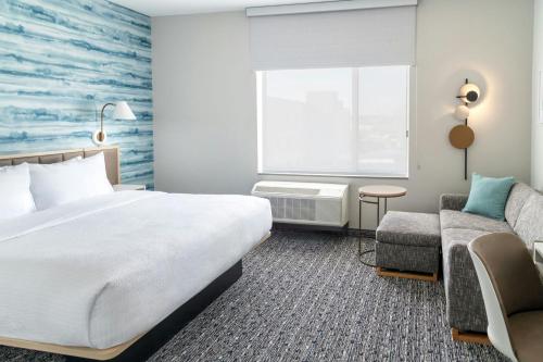 1 king bed, 1 sofa bed