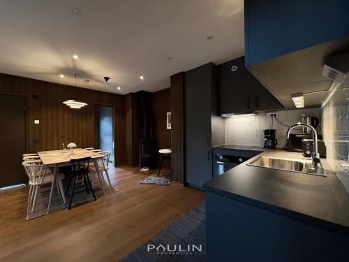 Lindvallen Ski Resort Pool and Padel - Sauna - 4 Guests in Селен