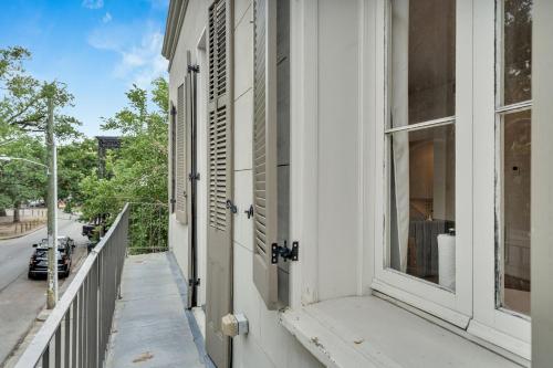 Esplanade Ave Stay wBalcony across French Quarter