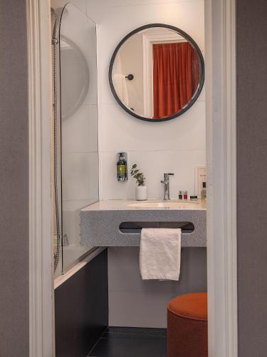 Classic Double Room image 8