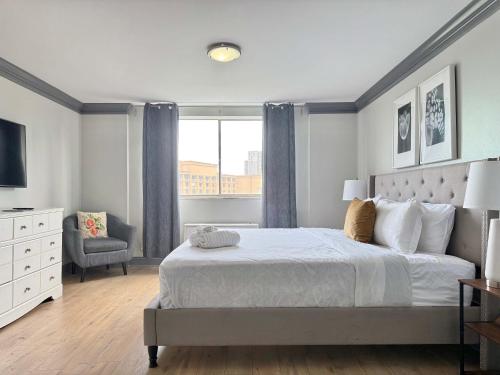 Downtown 24h Concierge 3 bds 2BR Onsite Parking LM706 in Atlanta, USA