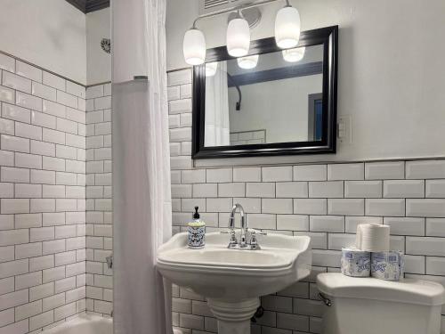 Downtown 24h Concierge 3 bds 2BR Onsite Parking LM706 in Atlanta, USA