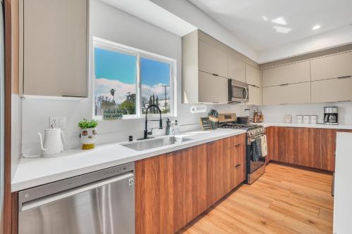 Luxurious Townhome W/3 Master Suites gated Parking, Los Angeles (fotografie 9)