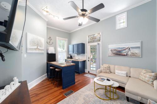 Martin B- historic district apt with pool in Ocala, USA