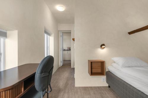 Central Guest House - Bedroom with Private Bathroom in Stavanger