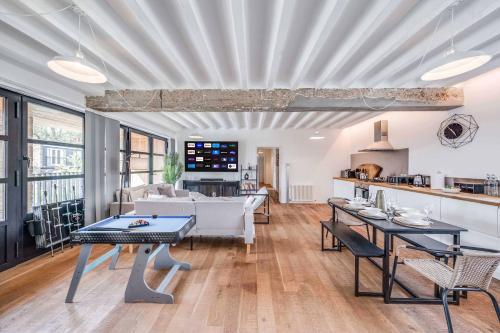 Luxe Penthouse with Balcony & Parking Near Greenwich