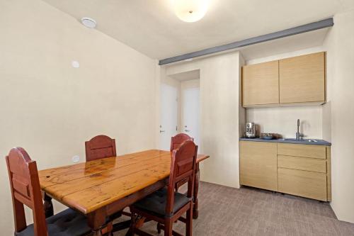 Einrichtungen, Central Guest House - Bedroom with Private Bathroom in Stavanger