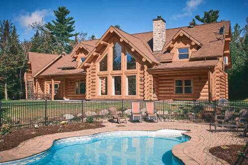 Private Hot Tub, Sauna & Games Year-Round