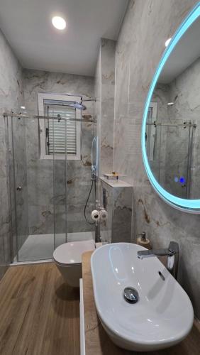 Blue Dolphin Apartment - Private indoor Pool, Jacuzzi, Garden, Spalato (Split) (foto 7)
