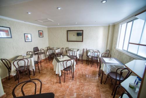 Shared lounge/TV area, Hotel Sahara Inn in Santiago