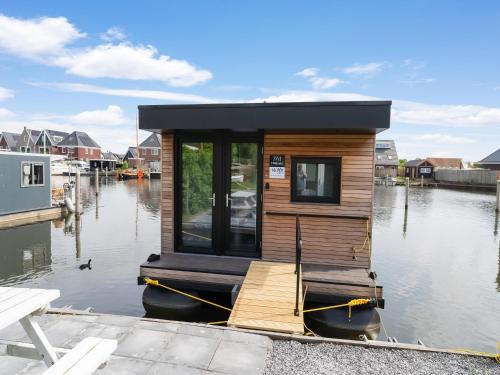 Houseboat in Stavoren with Waterfront Views, Stavoren (photo 8)
