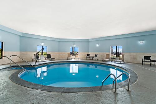 Holiday Inn Express & Suites Perry By IHG - 수영장