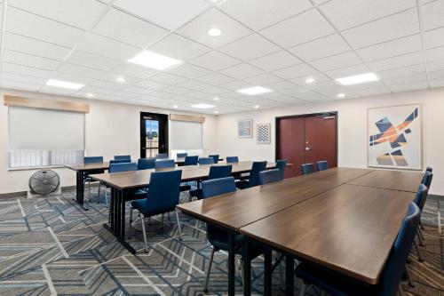 Holiday Inn Express & Suites Perry By IHG - 회의실/연회장