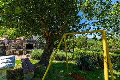 Dārzs, Cottage in green Istria in Kozljak
