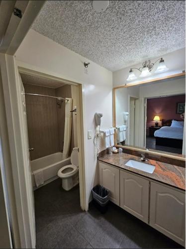 Royal Suites Baton Rouge near LSU and Airport near Baton Rouge Metropolitan Airport