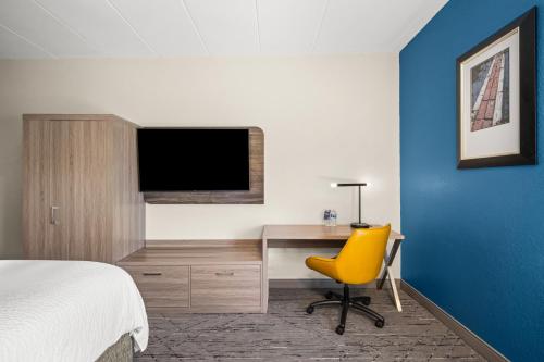 Holiday Inn Express Boston North-Woburn, an IHG Hotel in Woburn, USA