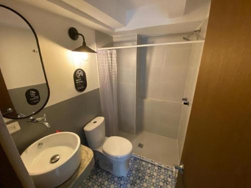 Single Room with Shared Bathroom image 6
