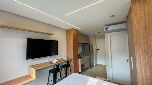 Lindo Studio Próximo Metrô e Shopping Ibirapuera, São Paulo
