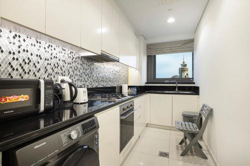 Luxe 2BR with Burj Khalifa View & Infinity Pool, Dubaï (photo 10)