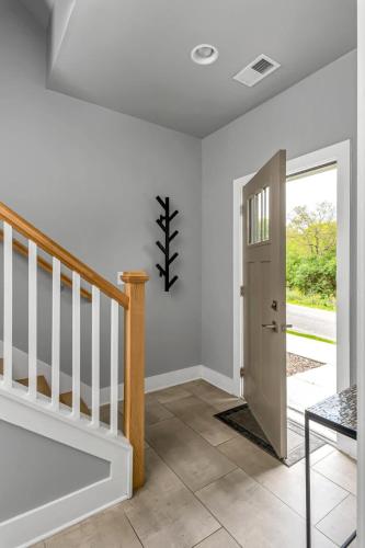 Spacious Nashville Home Sleeps 12 Rooftop Lounge - image 4