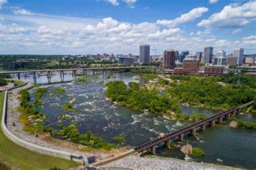 Programlehetőségek, Stay, Play and Pass Go at the Monopoly Penthouse! near Richmond Nemzetközi Versenypálya