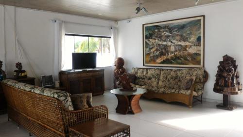 Six-Bedroom House image 10