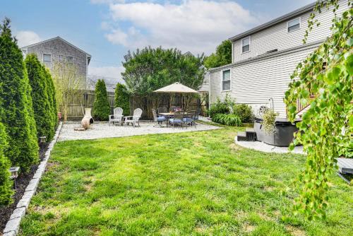 Beautiful Portsmouth Cottage By the Sea w/ Jacuzzi in Portsmouth (RI)