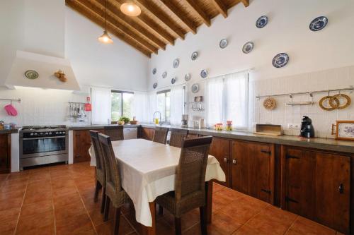 virtuve, Casa das Hortências by Azoresrent (Casa das Hortencias by Azoresrent) in Fenais da Luz