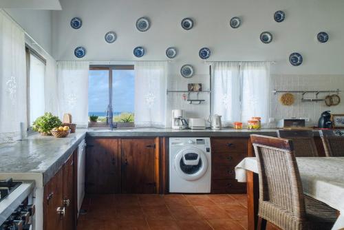 virtuve, Casa das Hortências by Azoresrent (Casa das Hortencias by Azoresrent) in Fenais da Luz