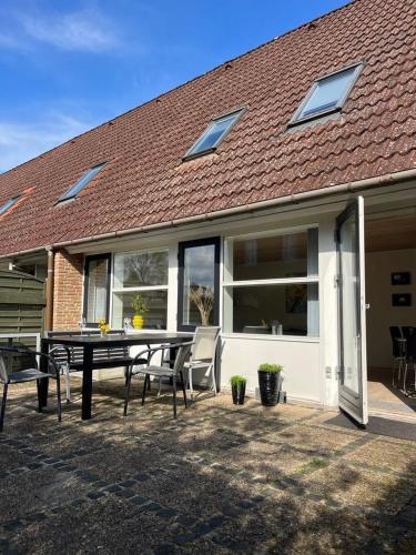 140 modern m2 in quiet neighborhood with lovely courtyard in Kjellerup