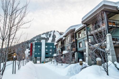 Slalom Creek 2 Bedroom & Den in Rossland (Brit Kolumbia)