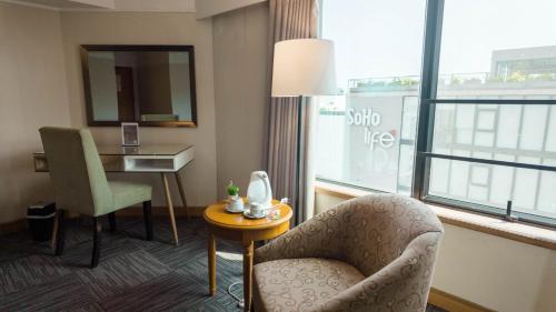 Executive Suite image 10