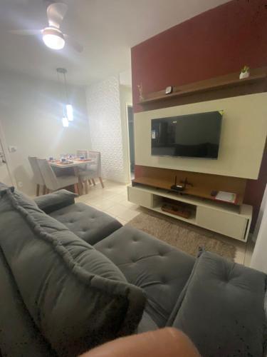 Apartamento com AR Condicionado, Condomínio aconchegante com piscina 2 Qts
