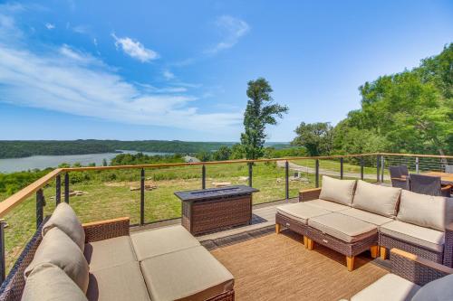 Stunning Hilham Home with Hot Tub, Views and Fire Pit! in 利文斯頓 (TN)