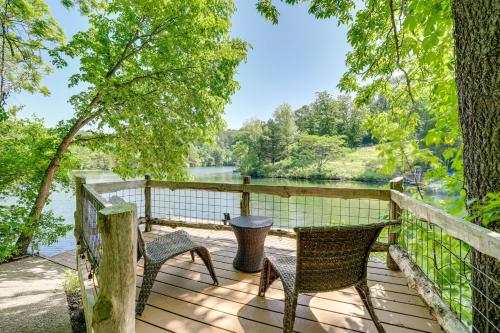 The Bella Vista Lakeside Treehouse with Dock and Kayaks - image 11