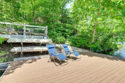 The Bella Vista Lakeside Treehouse with Dock and Kayaks - image 12