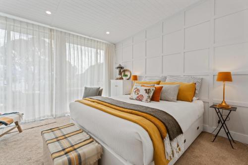 Lake Avenue Lookout | Cozy Studio with Lake views - image 7