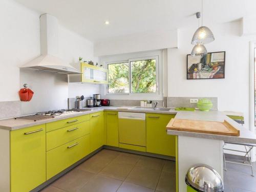 Maison familiale renovee, 15 km de la mer, jardin clos avec terrasse et ping-pong, centre bourg - FR in Machecoul