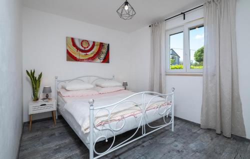 Two-Bedroom Holiday Home In Valbandon 4